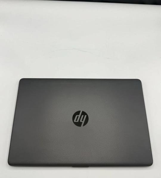Laptop HP 250 G8 Notebook 15.6” i7-1165G7 2.80GHz 16GB RAM 256GB SSD Windows 11 Pro