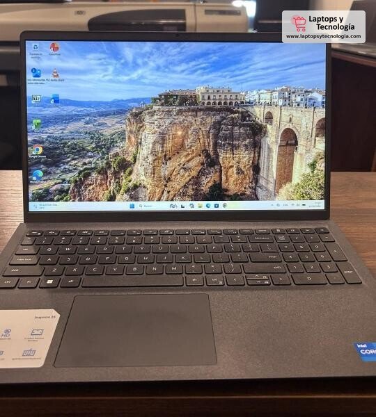 Laptop Dell Inspiron 15 3520 15.6" FHD Táctil i5-1155G7 16GB RAM 240GB SSD Win 11 Pro