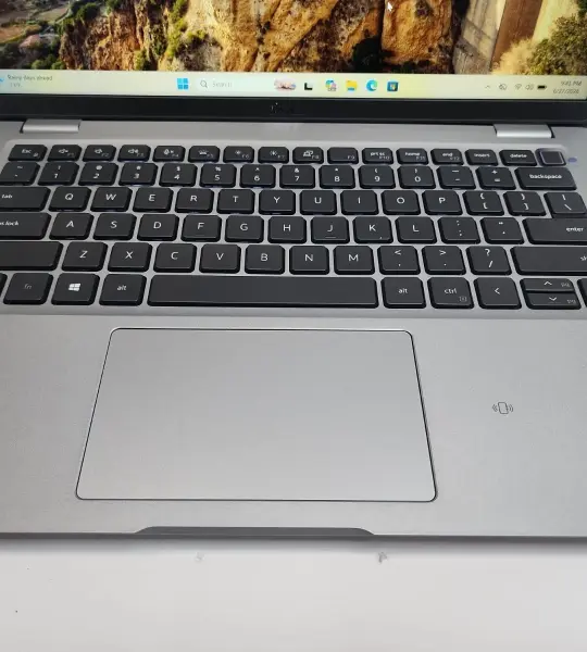 Laptop Dell Latitude 5421 14" Core i7-11850H 16GB RAM 256GB SSD 2GB NVIDIA MX450 Windows 10 Pro