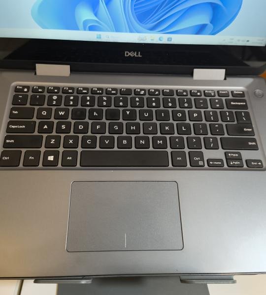 Laptop Táctil Dell Inspiron P83G Intel Core I3-8145U 8GB RAM 128GB SSD M.2 + 500 GB HDD Windows 11