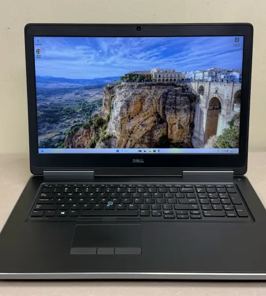 Laptop alto rendimiento Dell Precision 7720, 17" (Xeon E3-1505M, 32 GB RAM, 500 GB SSD, 8GB NVIDIA