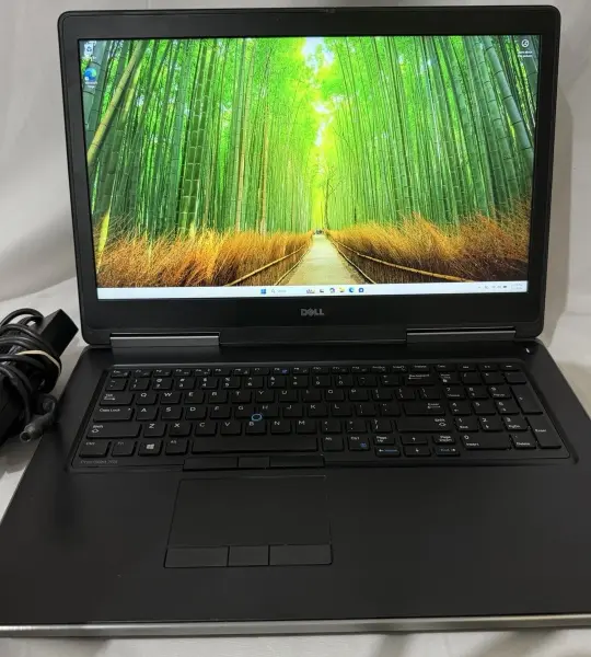 Laptop Dell Precision 7720 17” i7-6920HQ 16GB RAM 512GB NVMe SSD Nvidia Quadro P4000 8GB