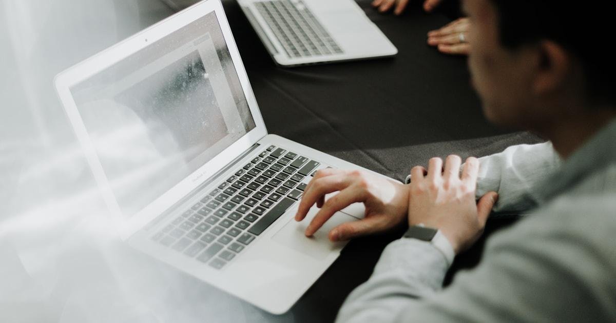 7 errores al comprar una laptop usada en Ecuador (y cómo evitarlos)