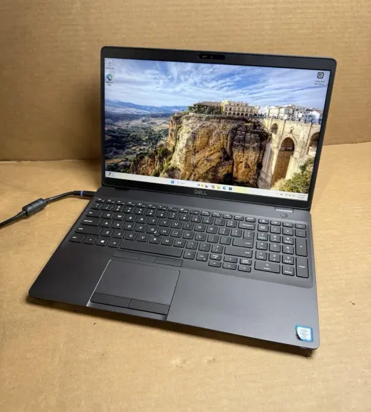 Laptop Dell Latitude 5501 Core i7-9850H / 8GB / 756GB (SSD+HDD) / Video 2GB