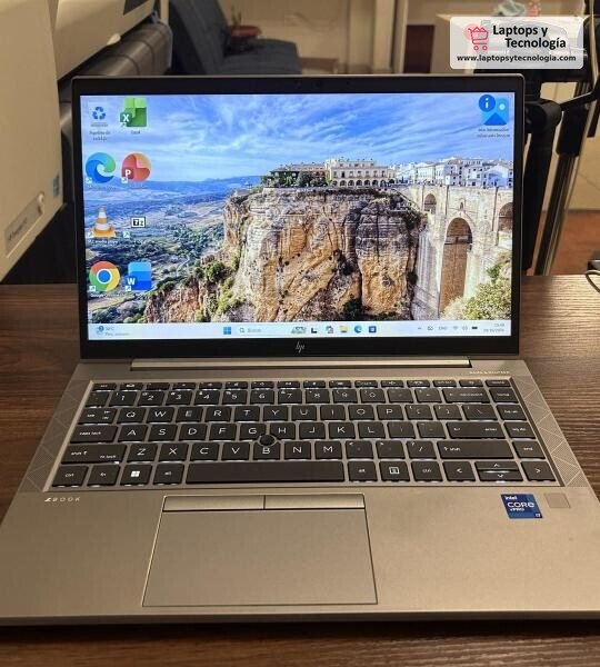 Laptop HP ZBook Firefly 14 G8 14" i7-1185G7 16GB RAM 256GB SSD Win 11 Pro