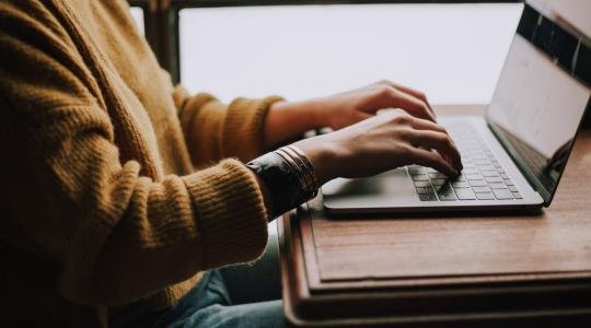 Qué laptop necesitas según tu carrera: guía para estudiantes