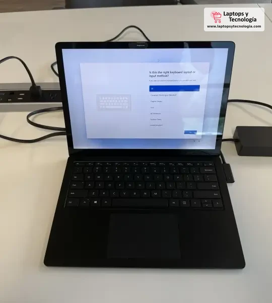 Microsoft Surface Laptop 4 13.5" i5-1135G7 8GB 512GB SSD + docking station